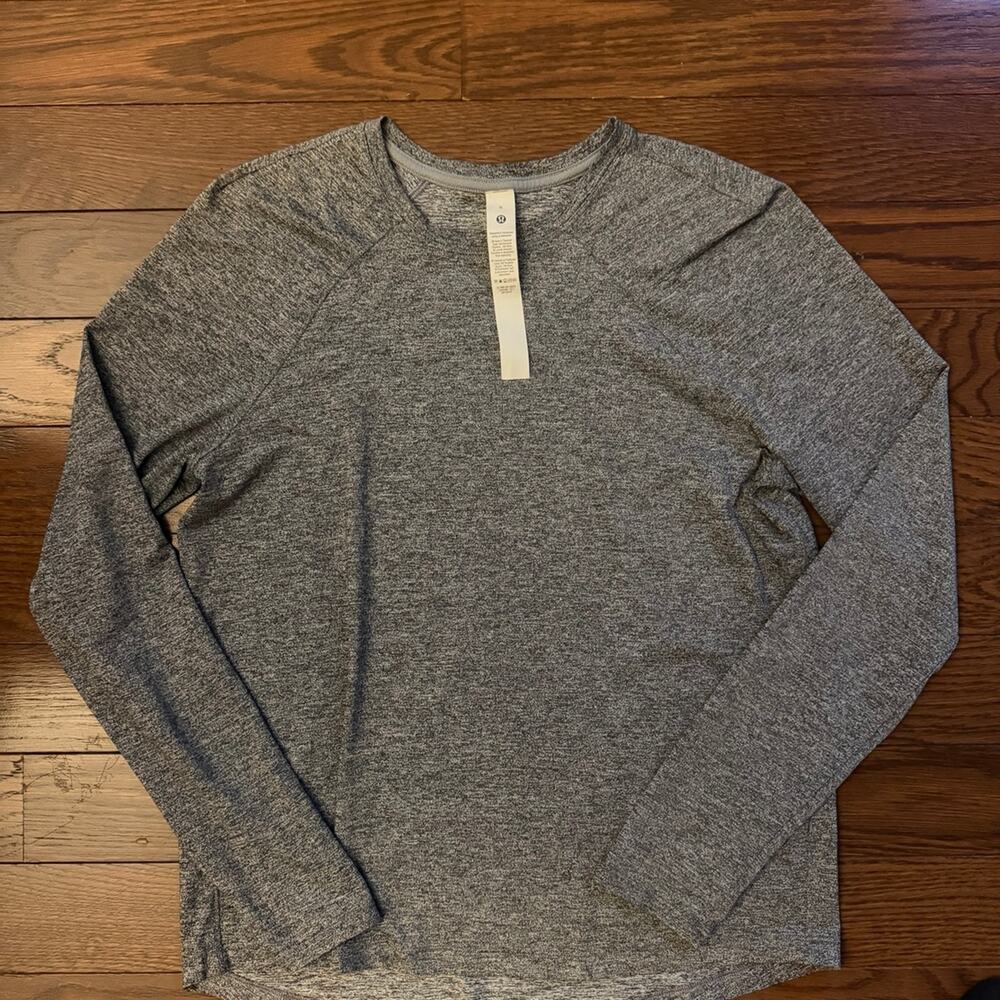 Lululemon Women’s Gray Long sleeve Size 6 NWOT